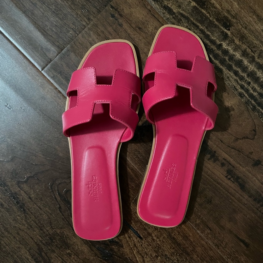 HERMES Calfskin Oran Sandals 36 Rose Sorbet